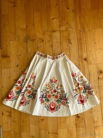 Sukňa s ľudovým ornamentom & spodnicka (veľkosť S)