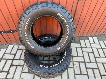 235/70 r16 Bfgoodrich Mud terrain