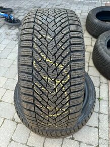 225/40R18 Pirelli