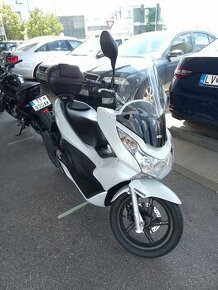 Predam skuter Honda pcx 150