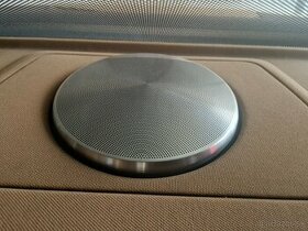 Audi A8 HUDBA BANG & OLUFSEN