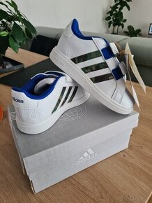 Nove detske tenisky Adidas