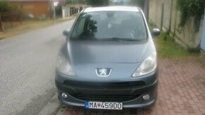 Peugeot 1007 1,4 benzín, r. 2006