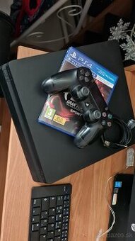 Playstation 4 plne funkčná, blbne ovládač,popis v texte,1hra