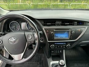Toyota Auris 1.6. 6M/T - 1