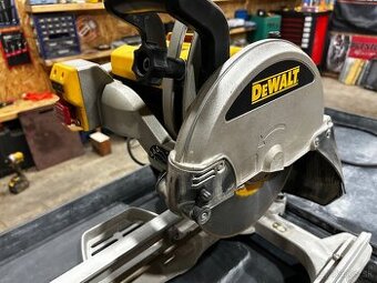 Rezacka na obklad Dewalt D24000