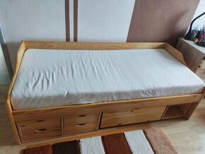 Jednolôžková posteľ masív
