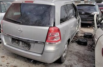 Opel Zafira B 2008 predám DVERE, KAPOTA, PIATE DVERE, NARAZN