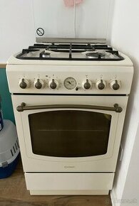 Indesit Retro Kombinovaný Sporák - 1