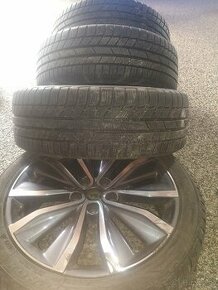 225/45R19 96W