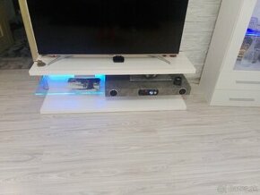 Tv stolík s bluetooth