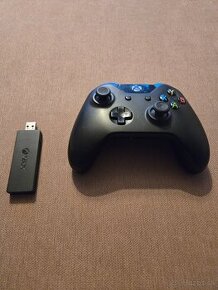 Xbox ovladac s PC dongle