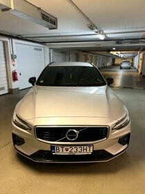 Predám Volvo V60 R DESIGN, AWD, AT8, r.v. 2020 - 1