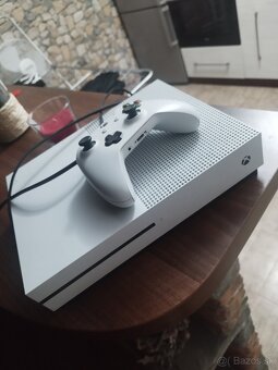 Xbox one S na opravu alebo diely