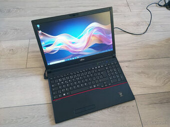 notebook Fujitsu 15.6", Core i5, 8GB RAM, SSD