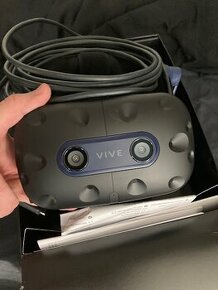 HTC Vive pro 2 + HDD + VR Hry - 1