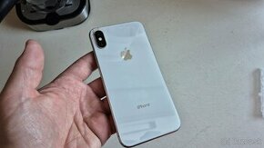 Nefunkčný Apple iPhone X 64GB - 1