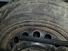 Predám pneu na diskoch 185/55 r14 letné - 1