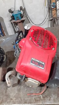 Motor do traktorovej kosacky honda 13 hp