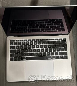 MacBook Pro 2017 i5/8GB/128GB bez batérie