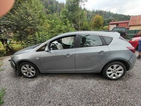 Opel Astra J 1,4 Turbo benzín, modelový rok 2013