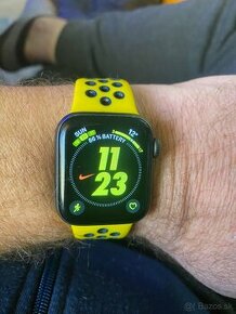 Apple Watch SE 40mm NIKE - 1