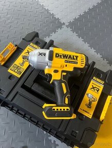 Razovy utahovak Dewalt