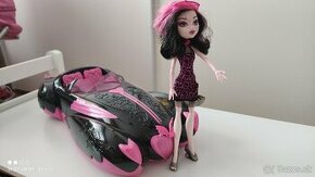 Auto pre Barbie, Monsterka s autom