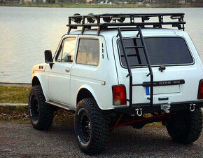 LADA 4x4 NIVA - záhradka, rebrík