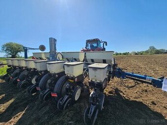 Kinze 3500 - 8 riadková sejačka