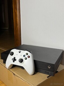 Xbox One X 1Tb + Joystick + Original sluchadla (4K)