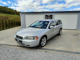 Volvo V70 D5 Momentum A/T AWD 4x4 - 1