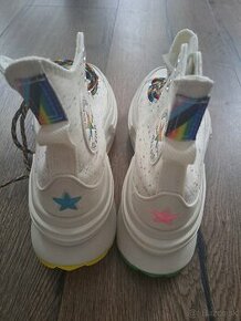 CONVERS Pride