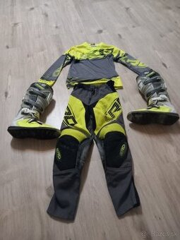 Predám motocrossové čižmy a komplet dress