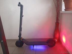 Elektrická kolobežka Ninebot KickScooter E25E Powered by Seg