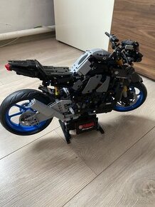 Stavebnica Technic Yamaha MT-10 SP 42159