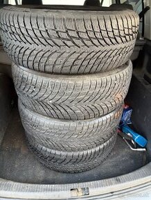 Nokian zimné pneu. 215/55 R17