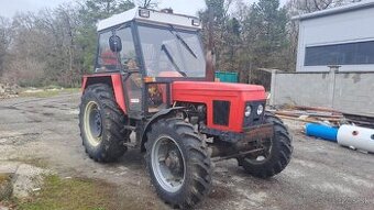 Traktor Zetor 7745 so zadnou vlečkou a radlicou