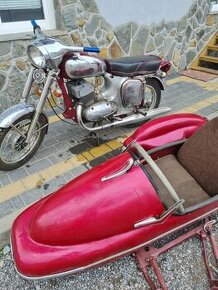 Motocykel jawa 350 so sajdkou