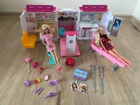 Barbie sanitka s barbinami