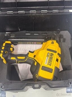 DeWalt DCN660NT dokončovacia klincovačka