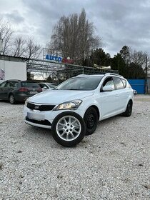 Kia Ceed SW 1.4 benz.,12/2011, 121549 km, 77 kW