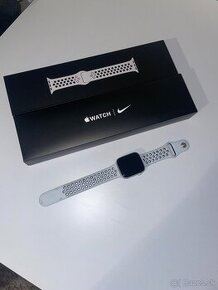 Apple Watch Nike SE GPS, 44mm Silver Aluminium Case