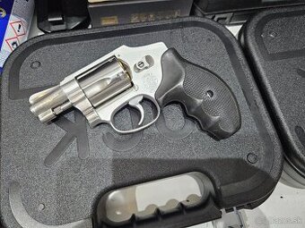 Pažbičky rukoväť Smith and wesson j frame - 1