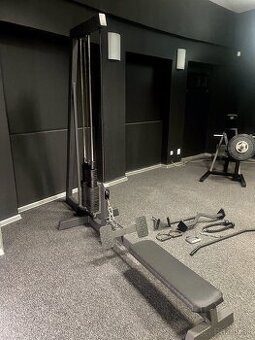 POSILŇOVACÍ STROJ NA CHRBÁT / SEATED ROW MACHINE