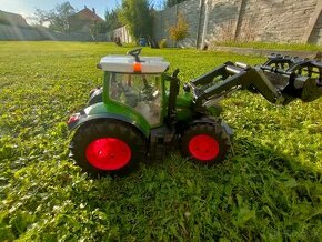 BRUDER traktor s nakladačom - 1