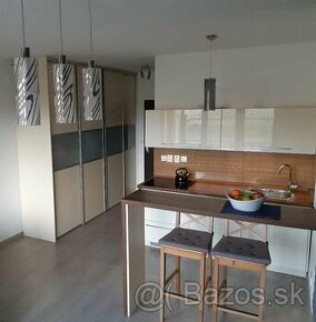 Prenájom 2 izbového apartmánu  vo Veľkej Lomnici - 1