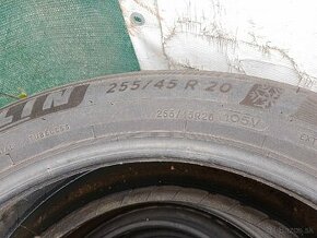 255/45 R20 Michelin