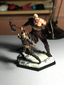 God of War Kratos a Atreus socha