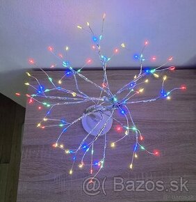 Nočná lampa v tváre stromu.